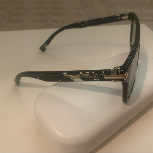 Marc Jacob’s sunglasses - Picture 5 of 9